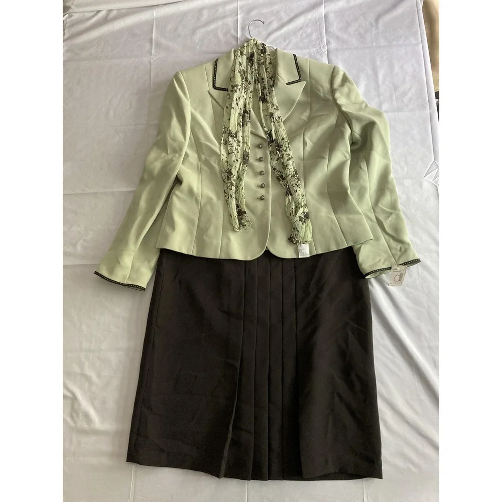 Tahari Arthur S. Levine brand tahari
